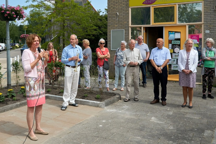 Maria Lieve aan het woord bij opening plein Sidhadorp (Ger Lieve, 22-06-2019)