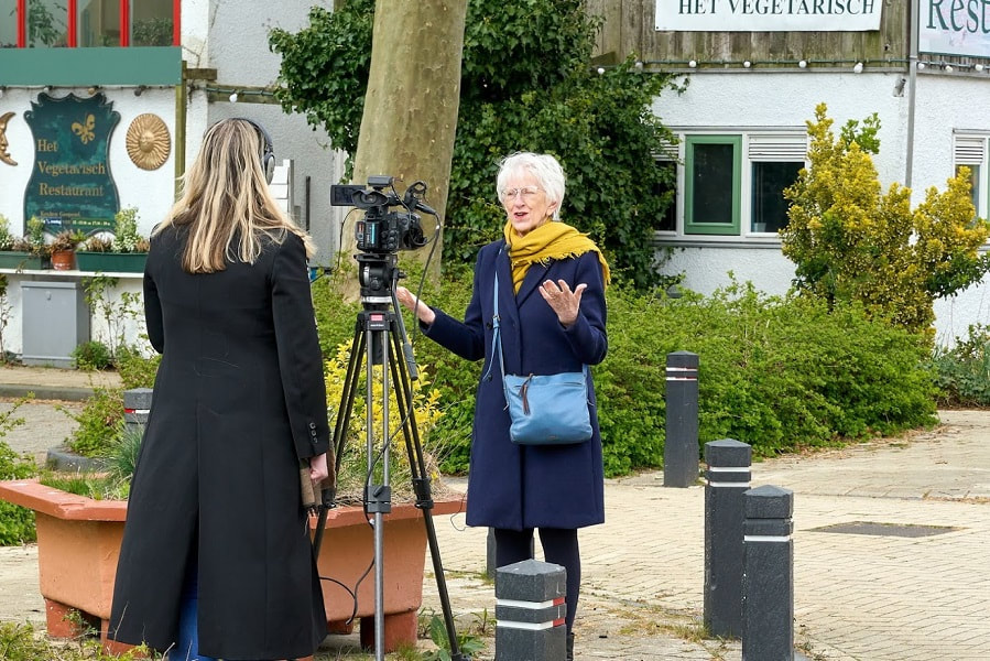 Foto interview Marie-José door Omroep Flevoland (Foto Ger Lieve)